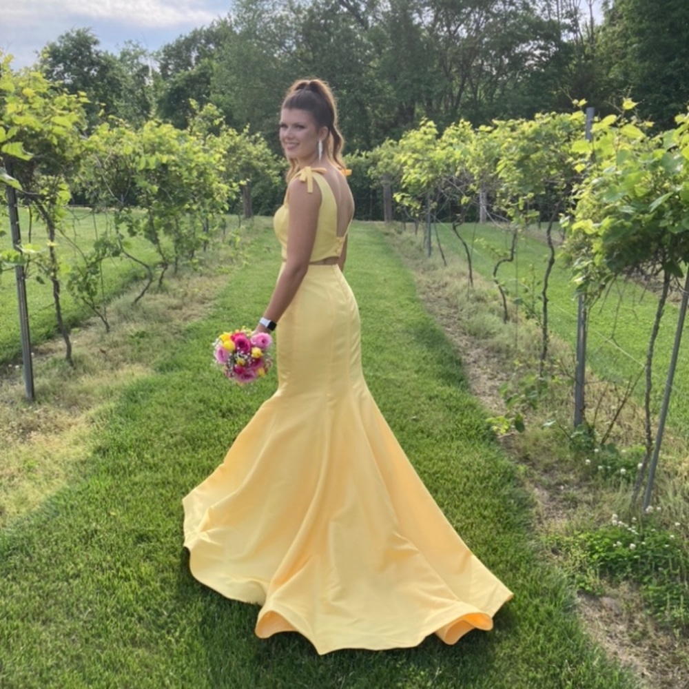 Sherri yellow prom dress size 4